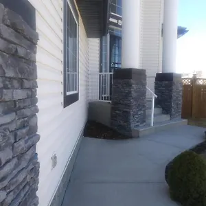 Guest house 680 Sq Ft Private Space With Ensuite Bathroom, Calgary